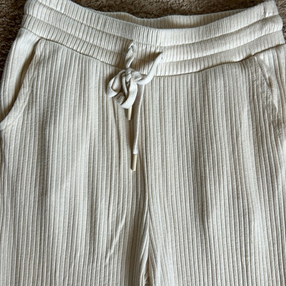 Beyond Yoga Ribbed Cream Set - Picture 6 of 8